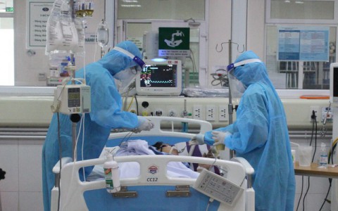 Bệnh nhân Covid-19 ở Quảng Ninh suy hô hấp, tổn thương phổi nặng